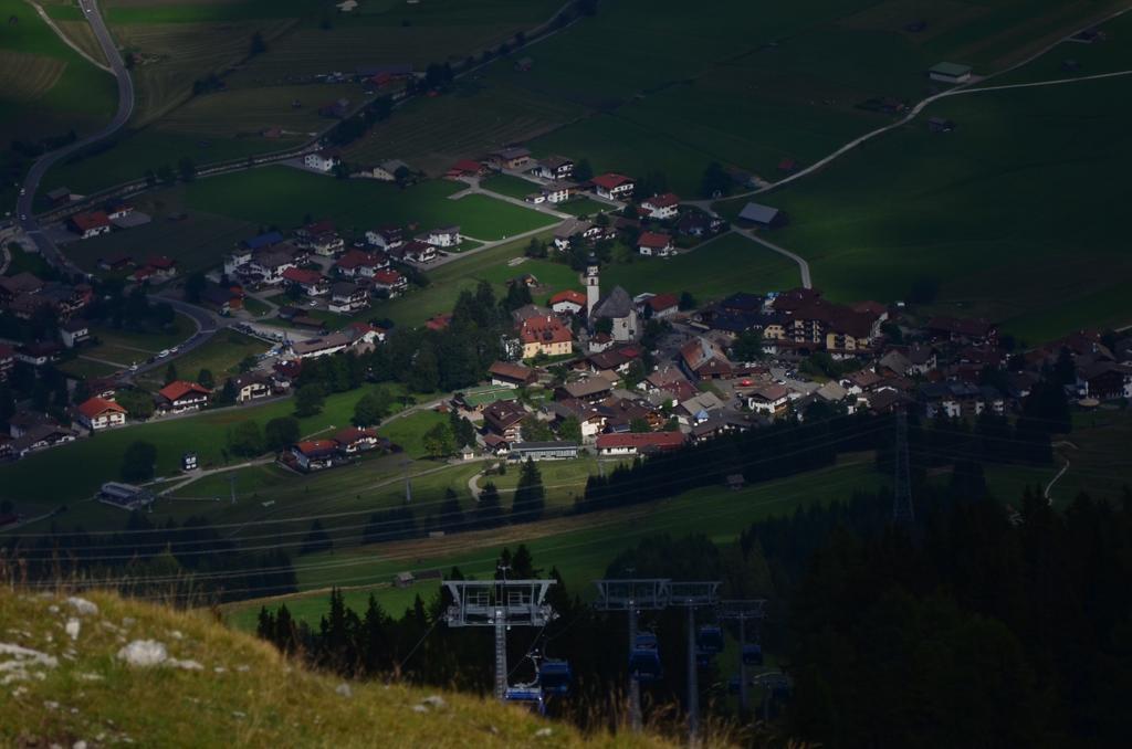 Haus Bergfrieden Hotell Lermoos Exteriör bild