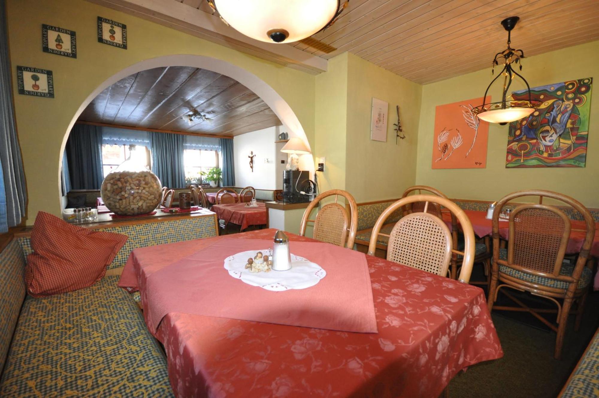 Haus Bergfrieden Hotell Lermoos Exteriör bild