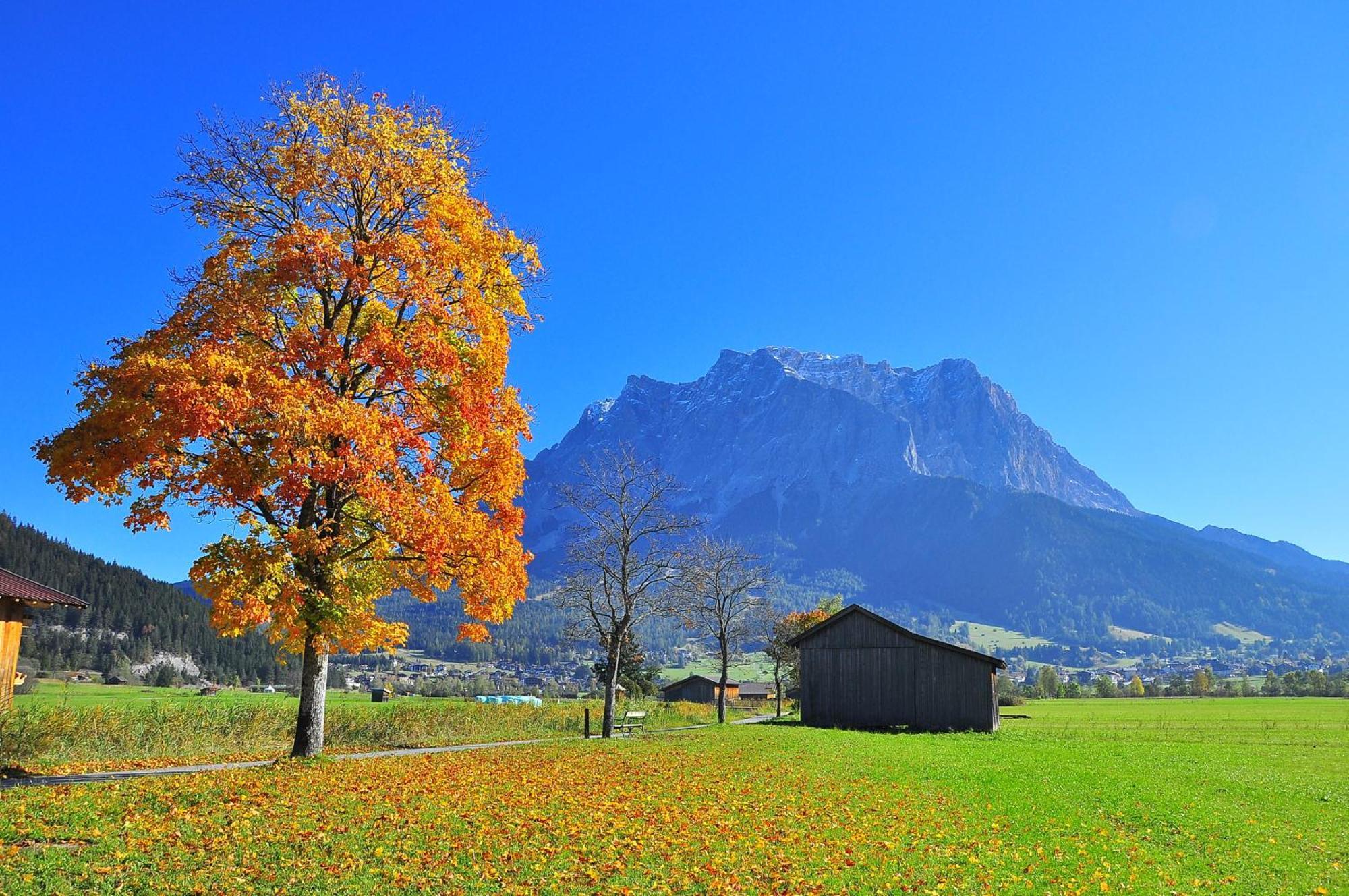 Haus Bergfrieden Hotell Lermoos Exteriör bild
