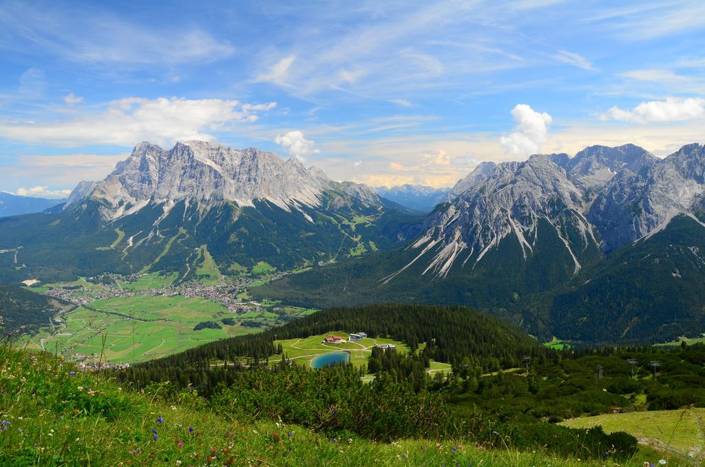 Haus Bergfrieden Hotell Lermoos Exteriör bild