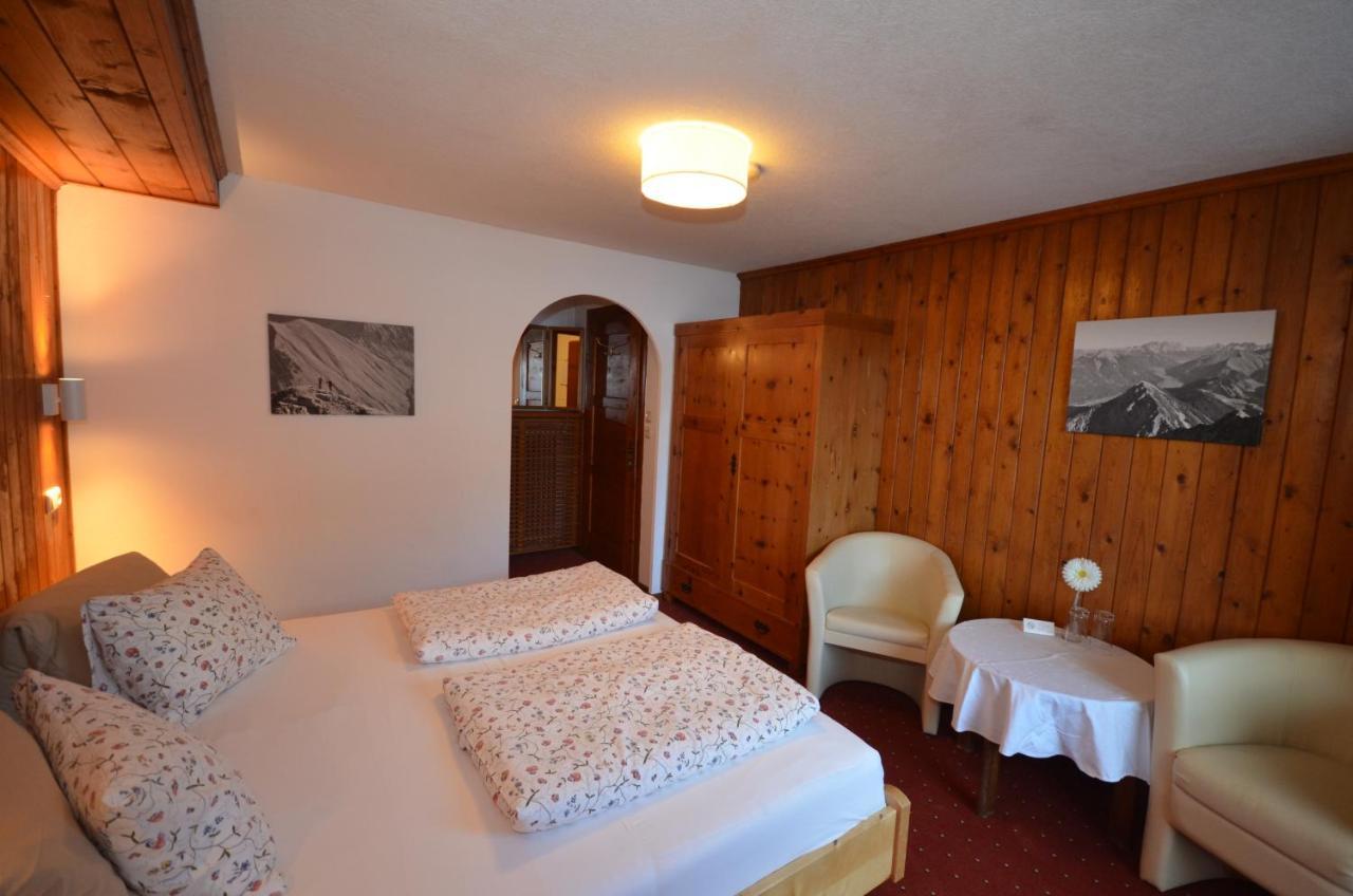 Haus Bergfrieden Hotell Lermoos Exteriör bild